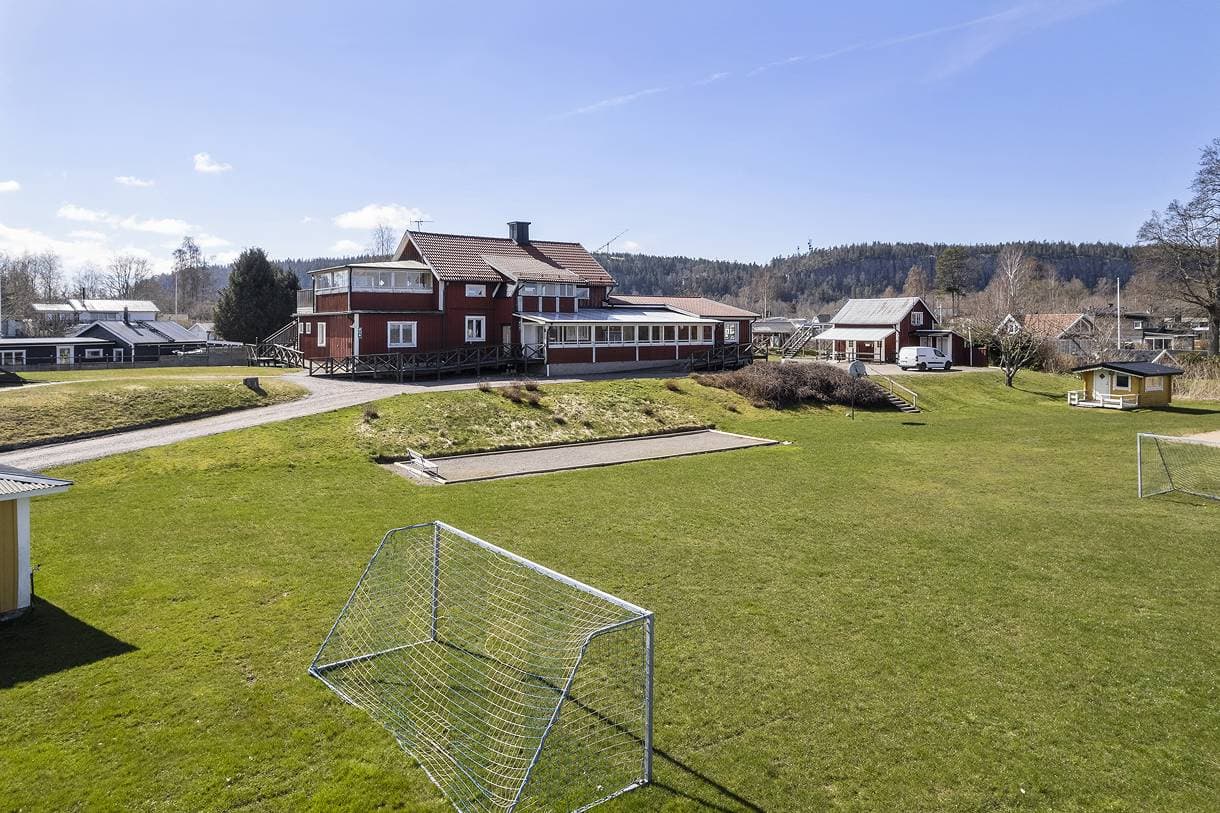 kommersiella fastigheter till salu i Vänersnäs kommun, Solgården – 500 kvm (bild 2)